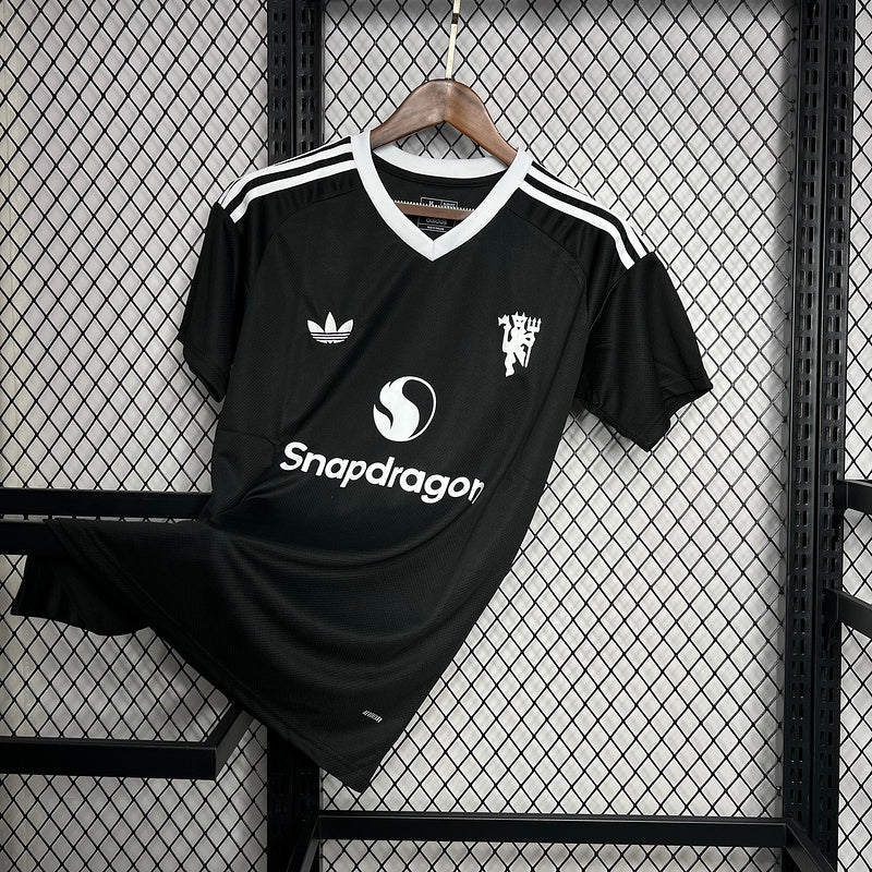 CAMISOLA DO MANCHESTER UNITED 24/25 PRETO