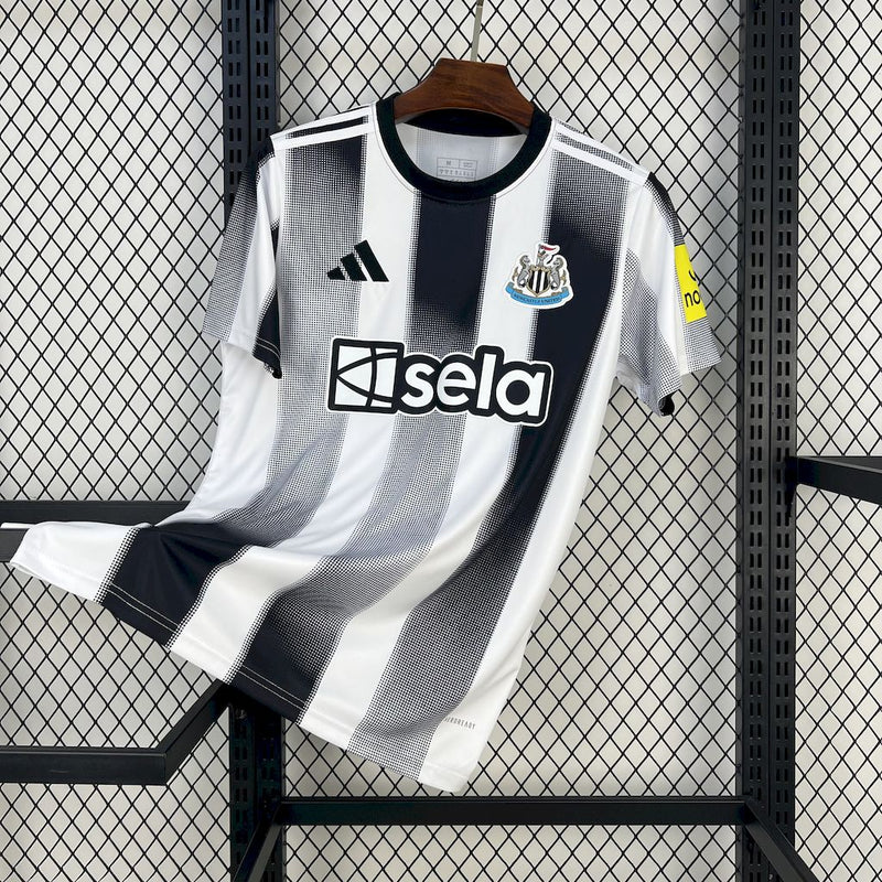 CAMISOLA NEWCASTLE 25/26 PRETO E BRANCO