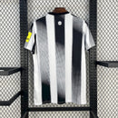 CAMISOLA NEWCASTLE 25/26 PRETO E BRANCO