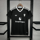 CAMISOLA DO MANCHESTER UNITED 24/25 PRETO
