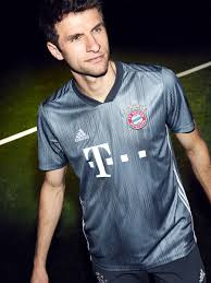CAMISOLA RETRÔ BAYERN MUNICH III 19/20